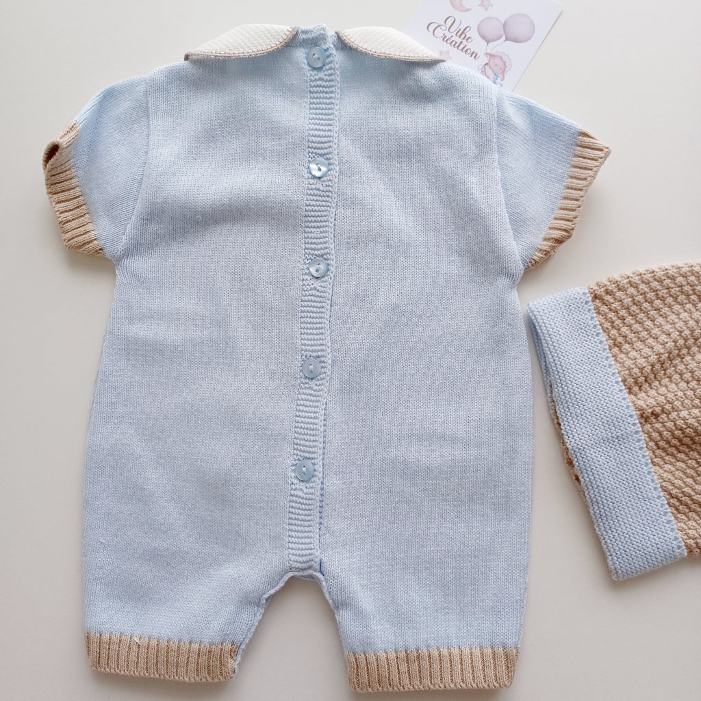 Ensemble Combinaison et bonnet en maille pour bébé. Ryan, bleu pastel et beige