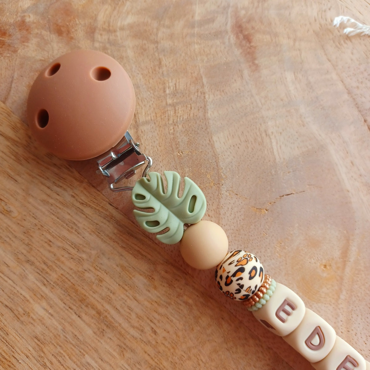 Attache Tétine Personnalisé Lion Safari Bohème – Silicone Alimentaire Sans BPA – Cadeau Naissance Bébé avec Prénom. Eden