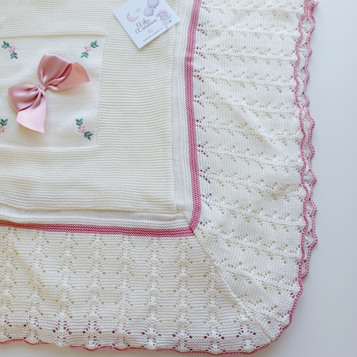 Couverture bébé tricot coton, personnalisable. Modèle Rose, Couleur Ivoire-Rose Poudré