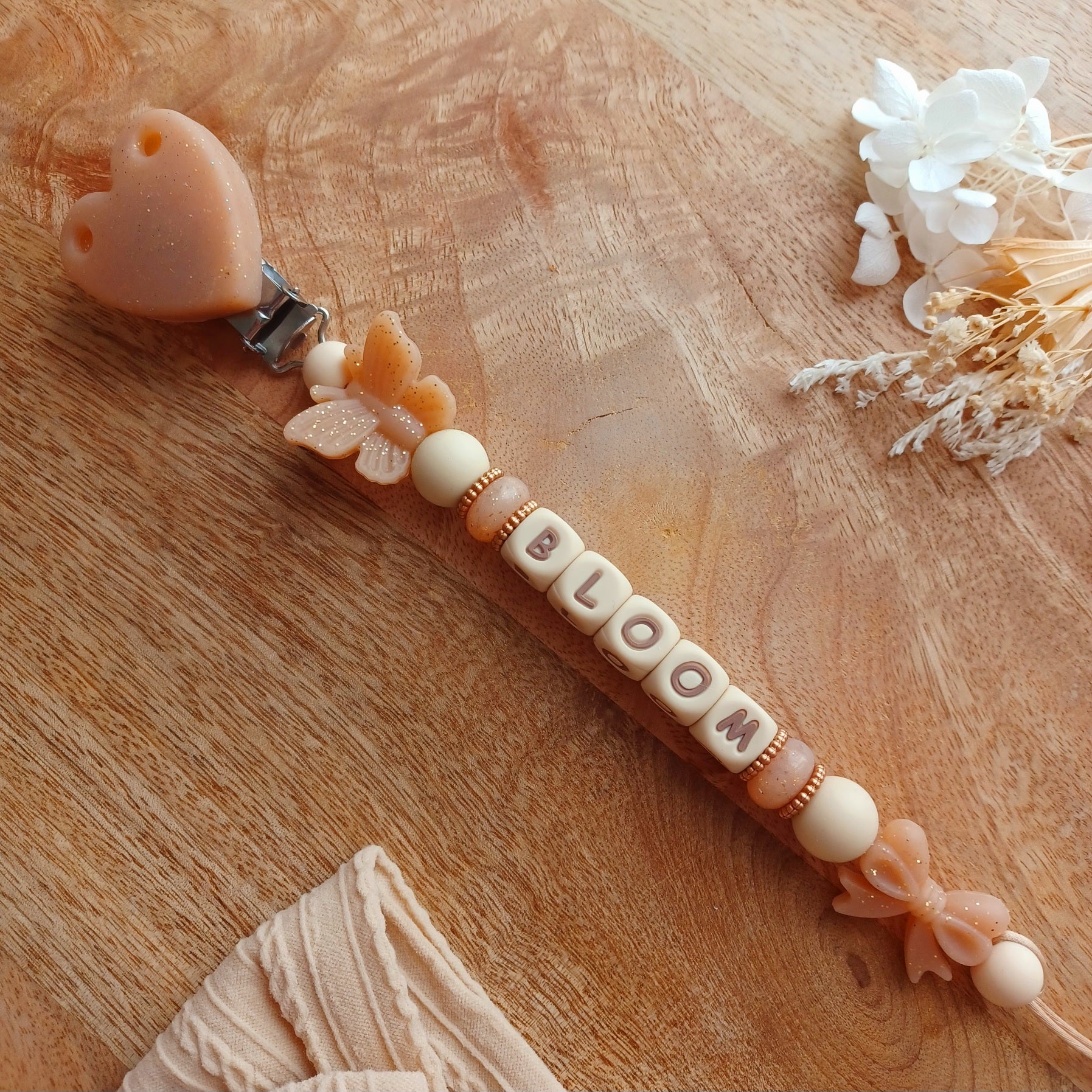 Attache tétine silicone, noeud, papillon, paillettes.