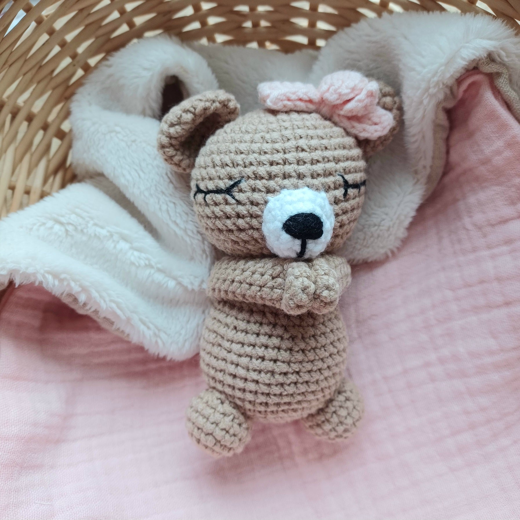 Doudou bébé tricot,  Oursonne Personnalisé, Prénom brodé, Idée Cadeau Naissance.