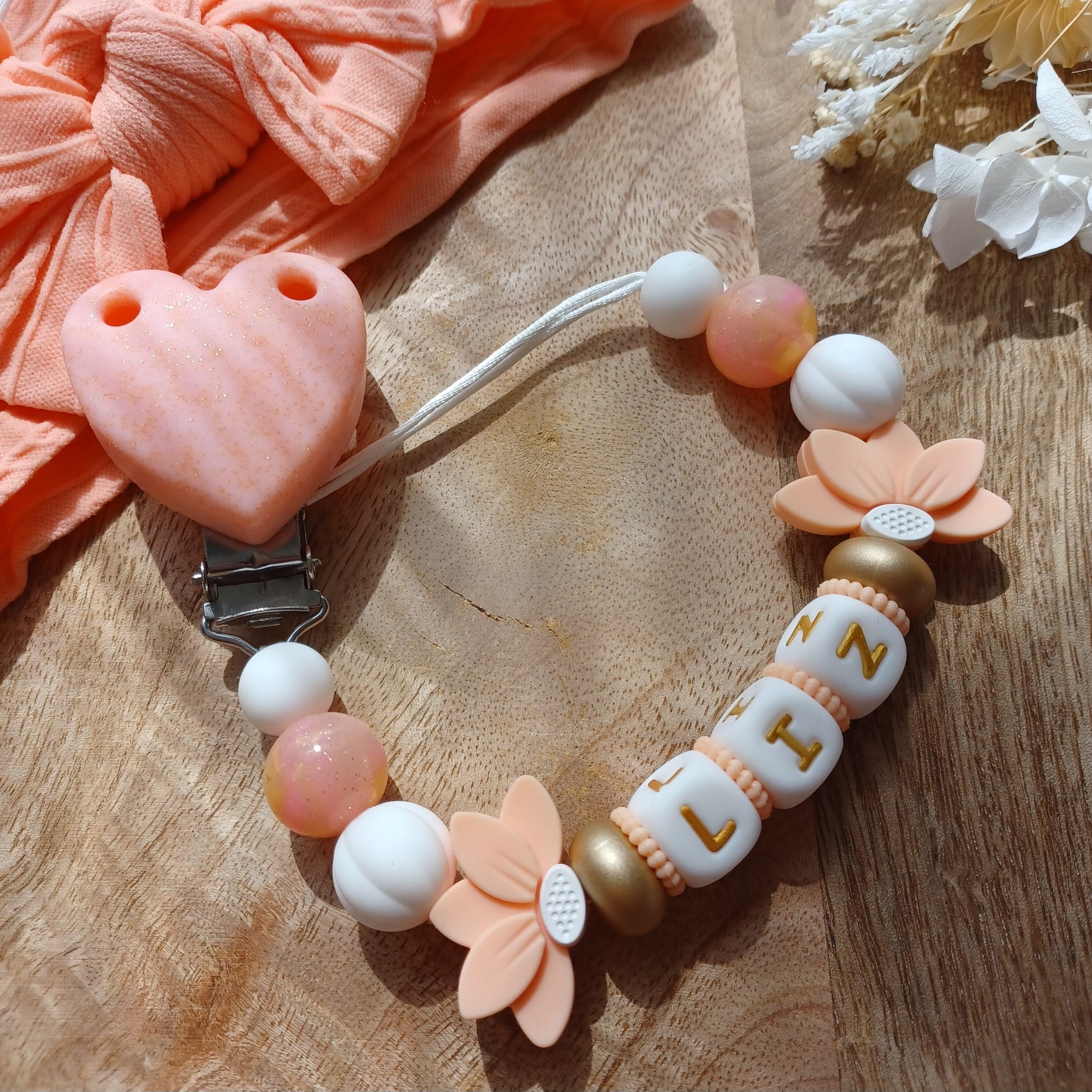 Attache tétine silicone, Fleur de Lotus, coeur abricot