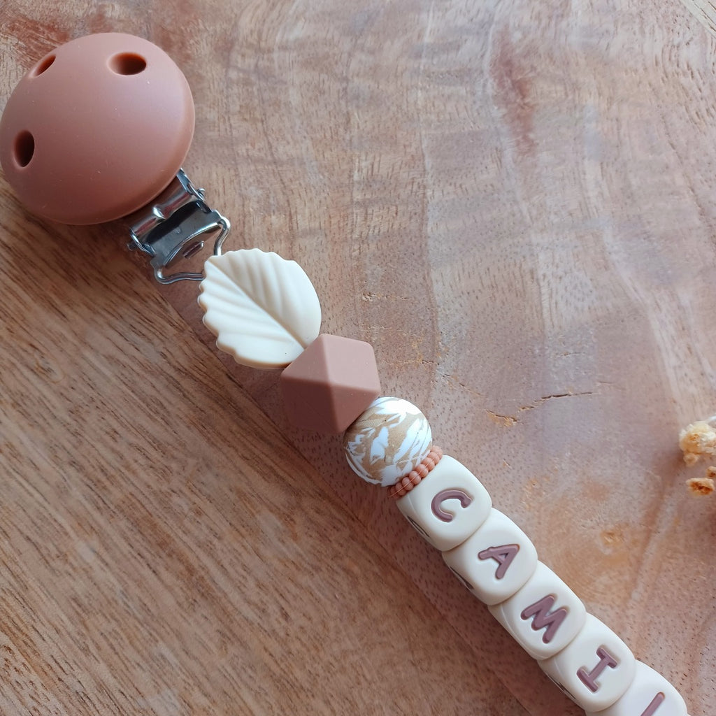 Attache-Tétine Personnalisée Prénom Bébé Terracota avec Ourson en Silicone. Camila