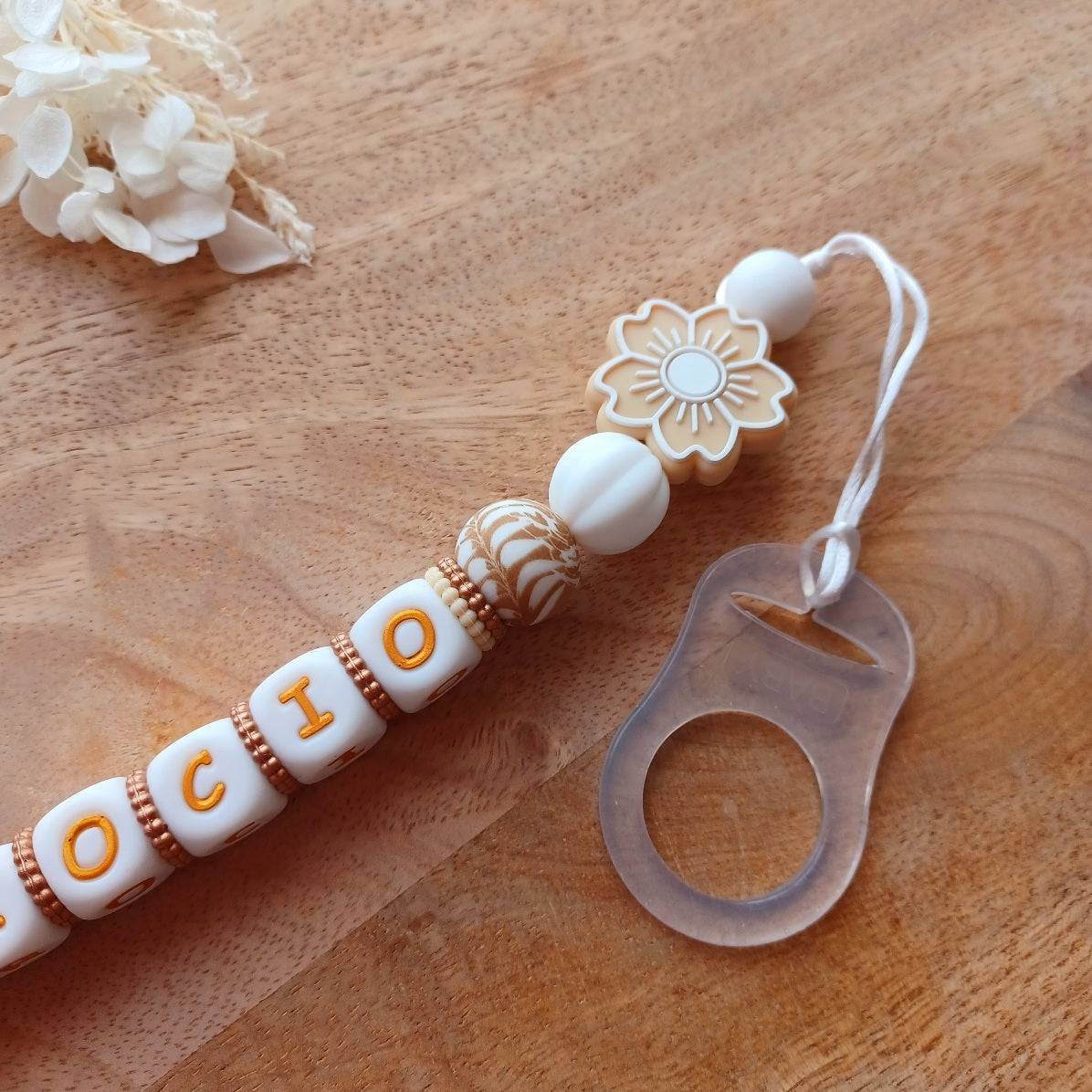 Attache-Tétine Personnalisé avec Anneau de Dentition Bohème en Silicone | Cadeau Naissance Bébé Prénom Personnalisé | Style Naturel Beige & Blanc. Rocio
