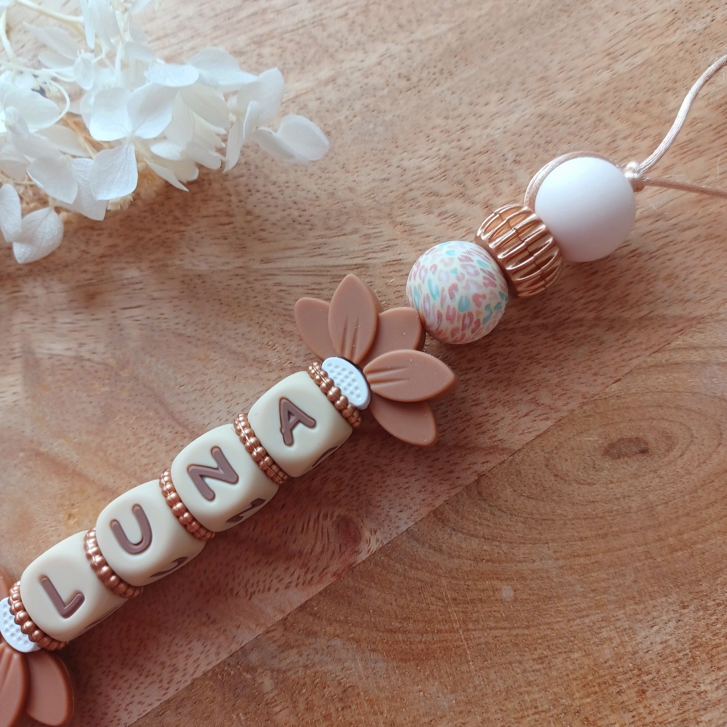 Attache tétine silicone, couleur choco beige crème. Luna