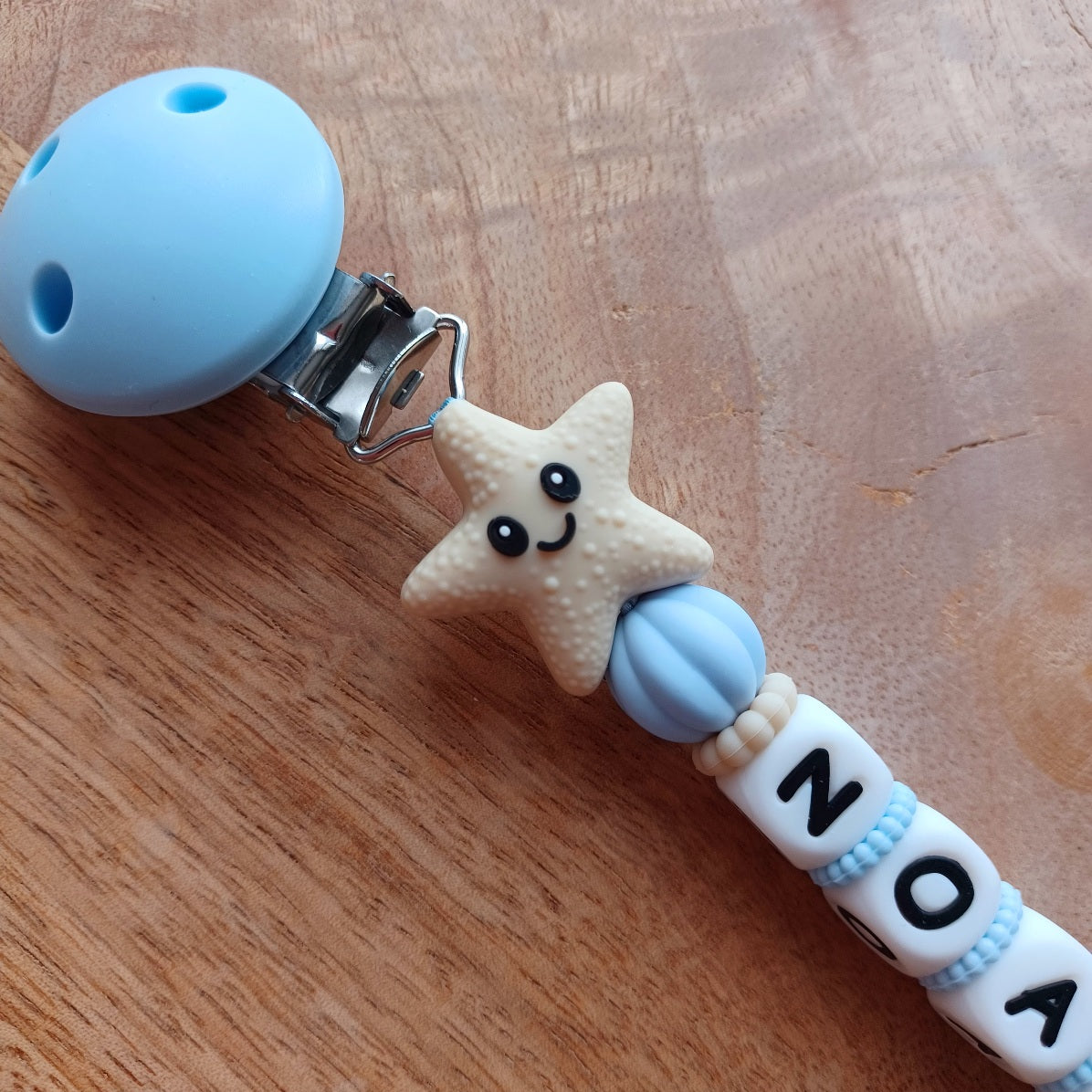 Attache Tétine et Anneau de Dentition Personnalisés Bateau Bleu – Silicone Alimentaire Bébé | Cadeau de Naissance Garçon. Noah