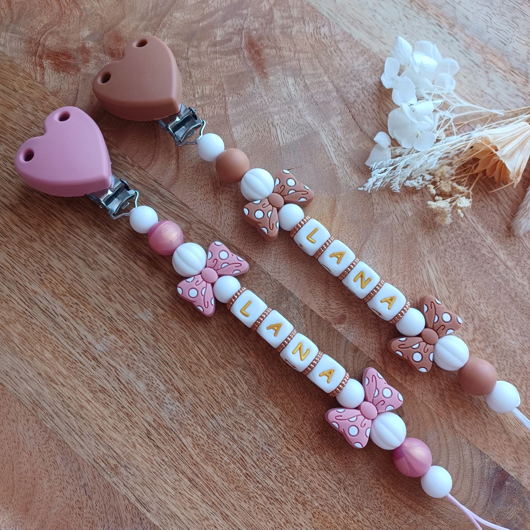 Attache tétine silicone, Nœud papillon, cœur.