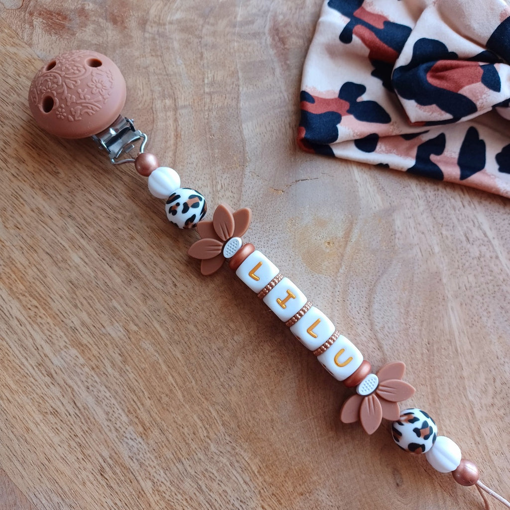Attache tétine silicone personnalisable, perles imprimées léopard, cadeau naissance. Lilu