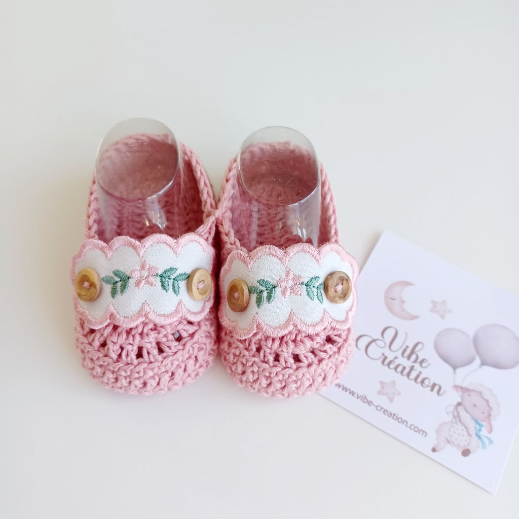 Paire de Chaussons maille tricotée pour bébé, modèle Rose, couleur Rose poudré