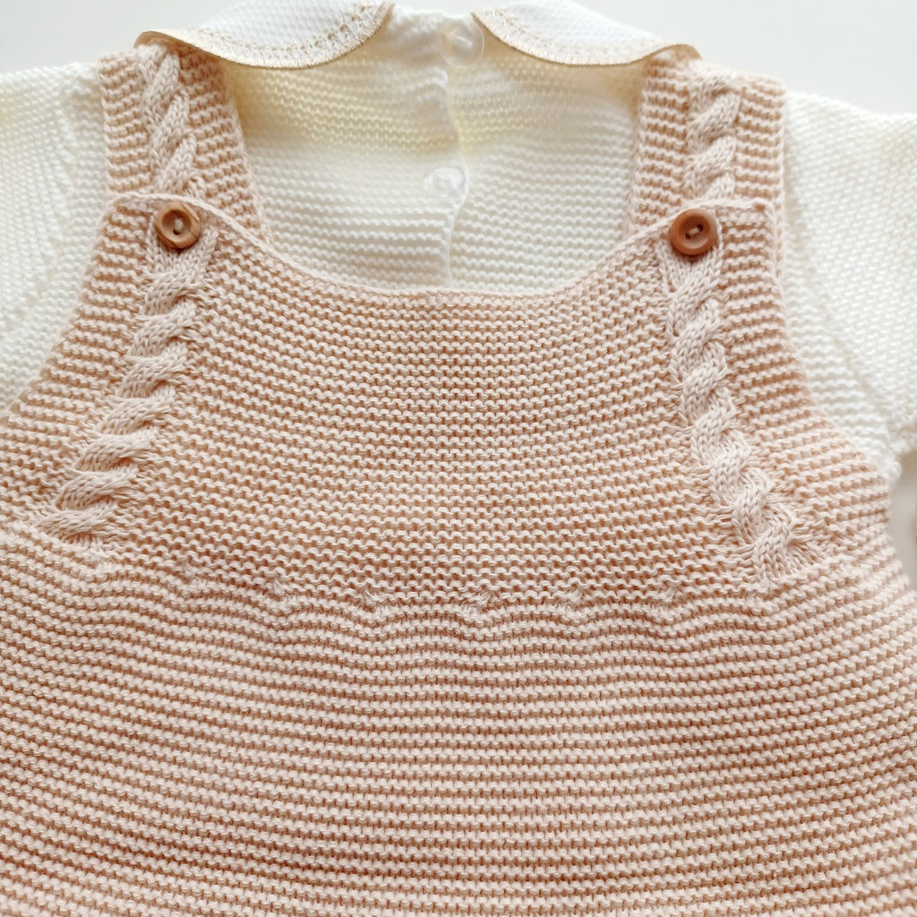 Ensemble Personnalisable salopette longue, pull et bonnet en maille pour bébé. Tony, Beige-Crème