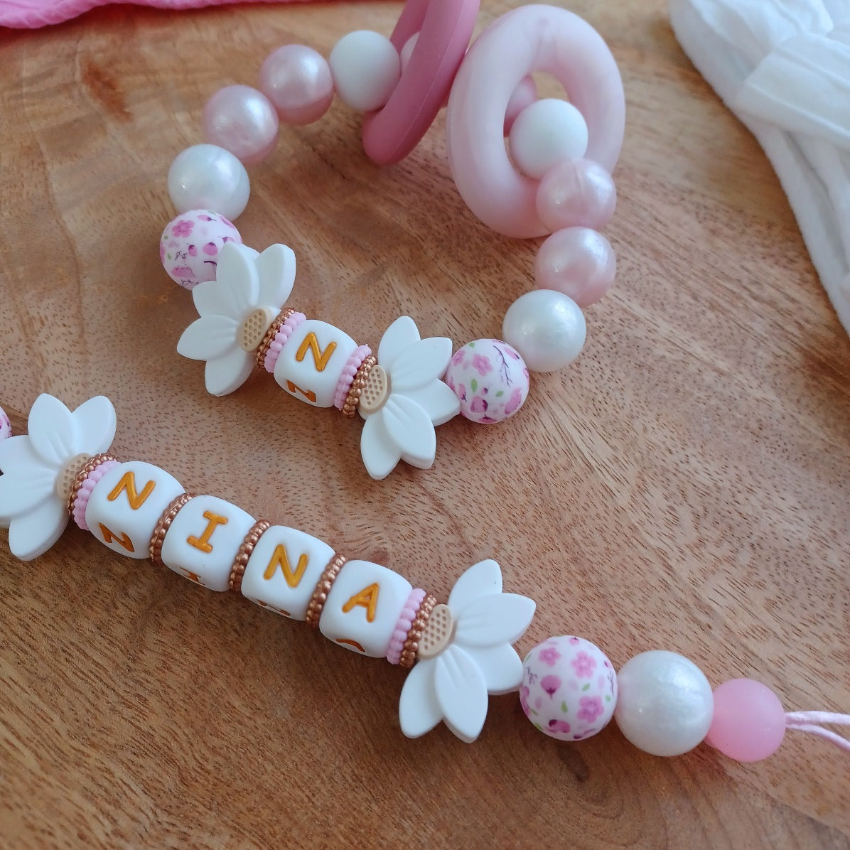 Attache tétine silicone perles imprimées, cadeau naissance, Lotus Rose nacré-Blanc