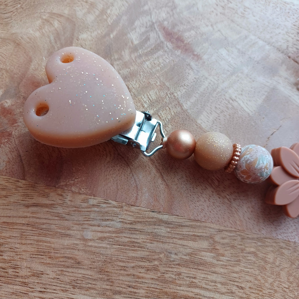 Attache tétine silicone, Coeur crème-chocolat. Nour