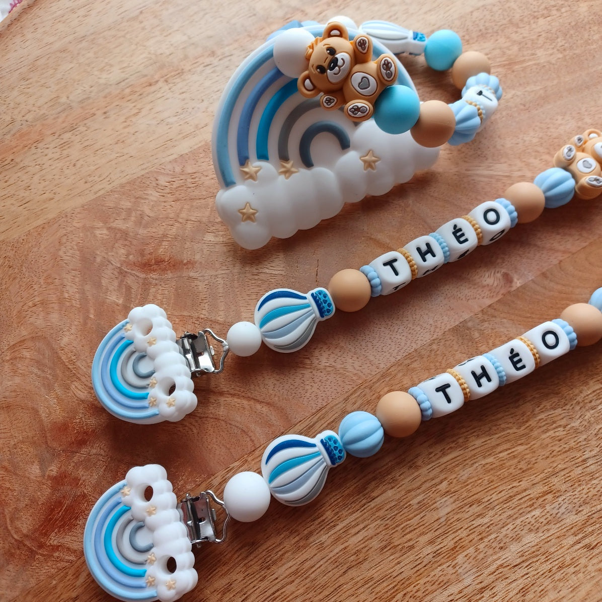 Attache tétine silicone, Arc-en-ciel, ourson beige, bleu ciel, beige. Théo