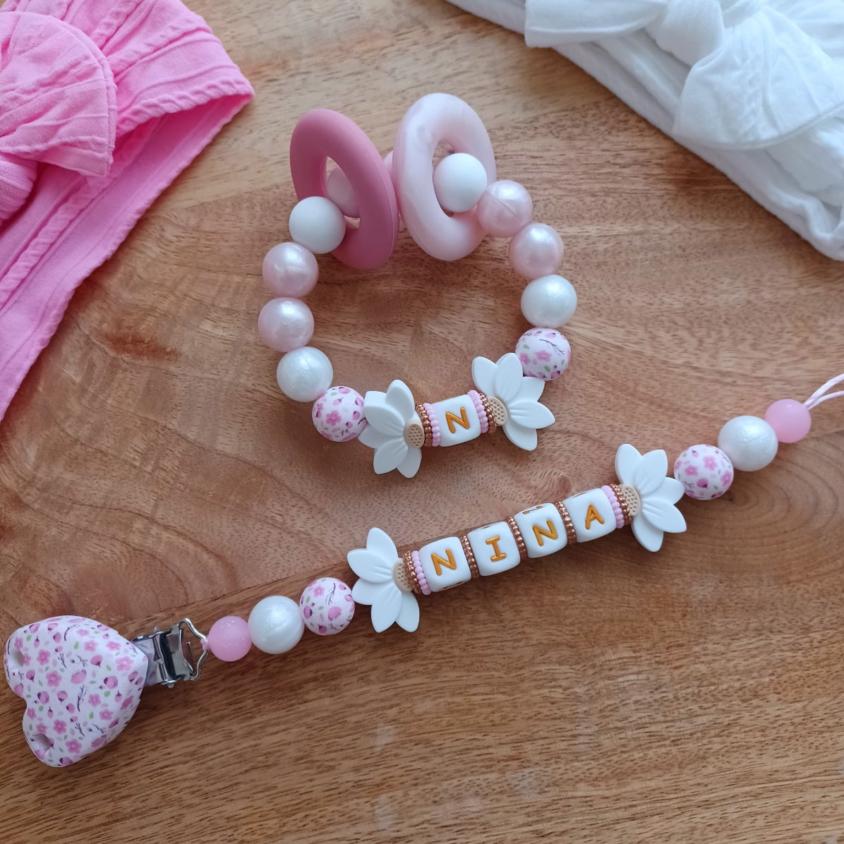 Attache tétine silicone perles imprimées, cadeau naissance, Noël, rouge, blanc, choco