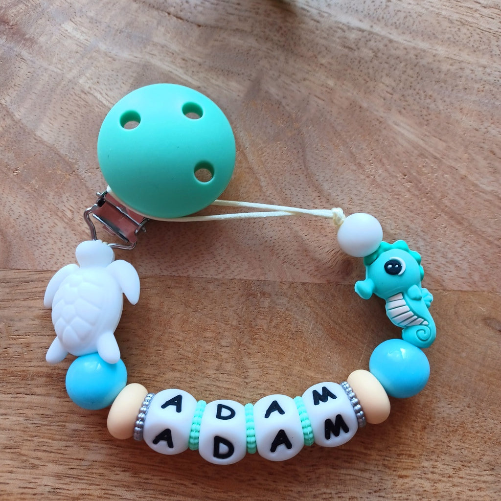 Attache Tétine, Anneau de Dentition Personnalisés Coquillage Menthe – Silicone Alimentaire Bébé | Cadeau de Naissance. Adam