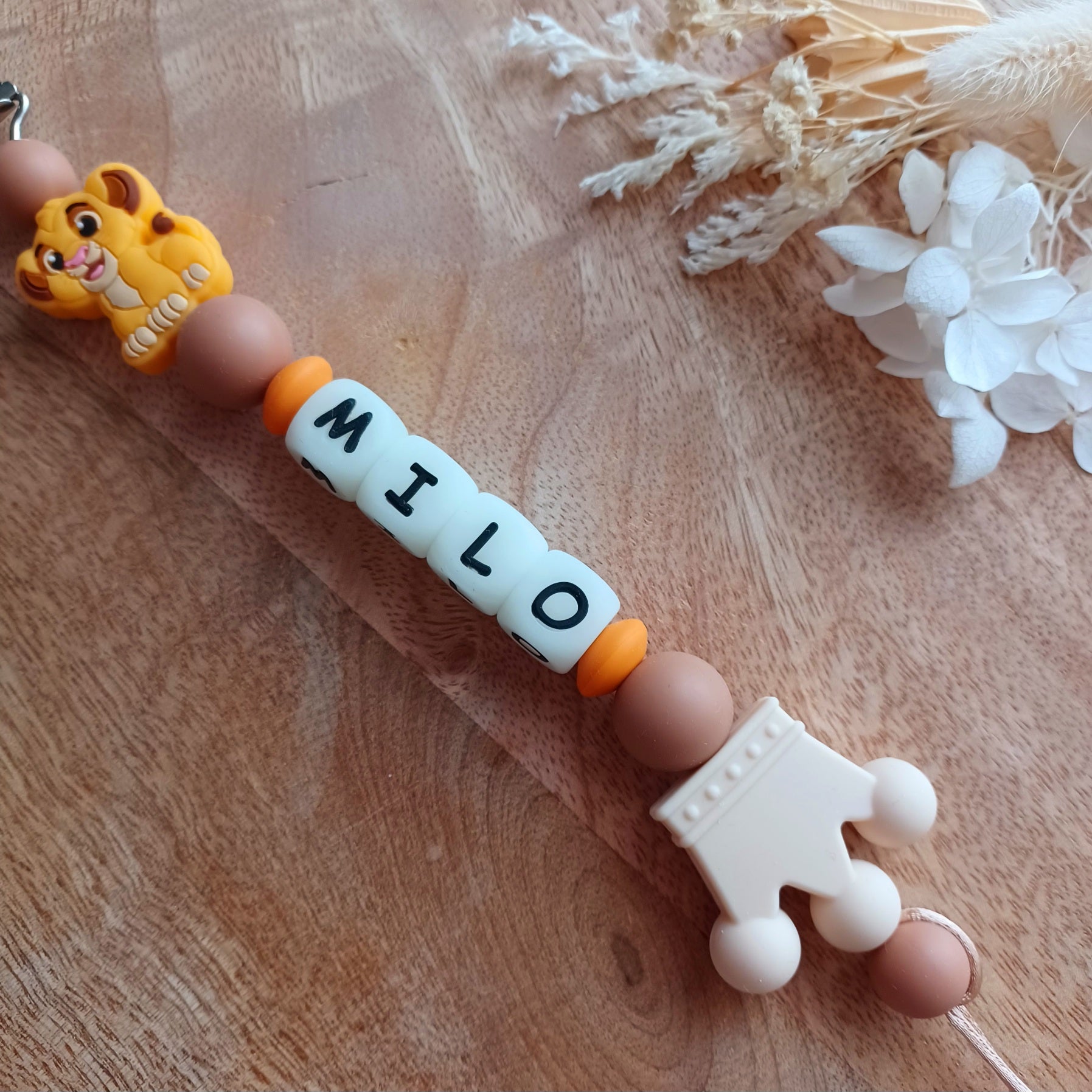 Attache tétine silicone, lion, blanc, marron, couronne. Milo