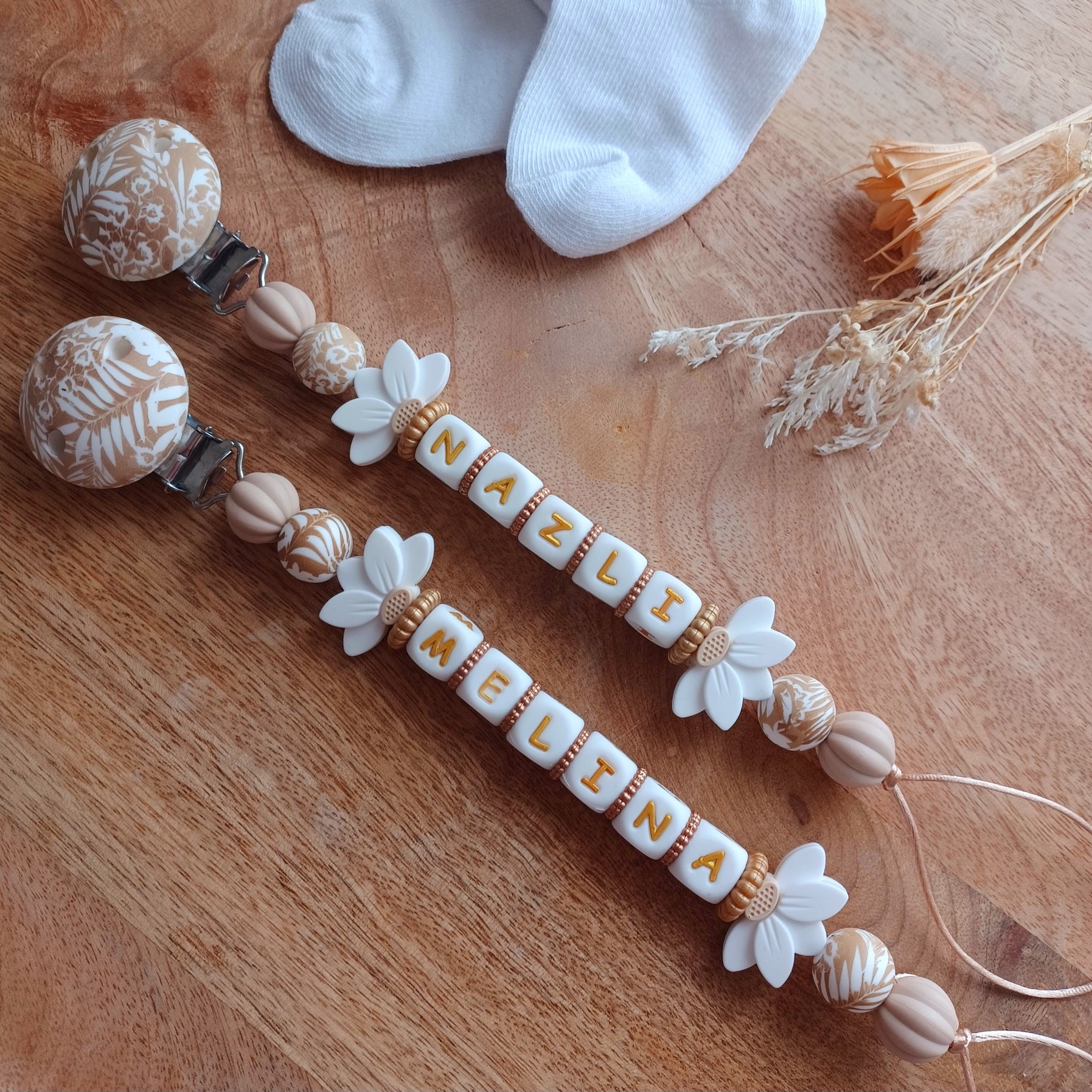 Attache tétine silicone perles imprimées, cadeau naissance, Lotus crème-blanc