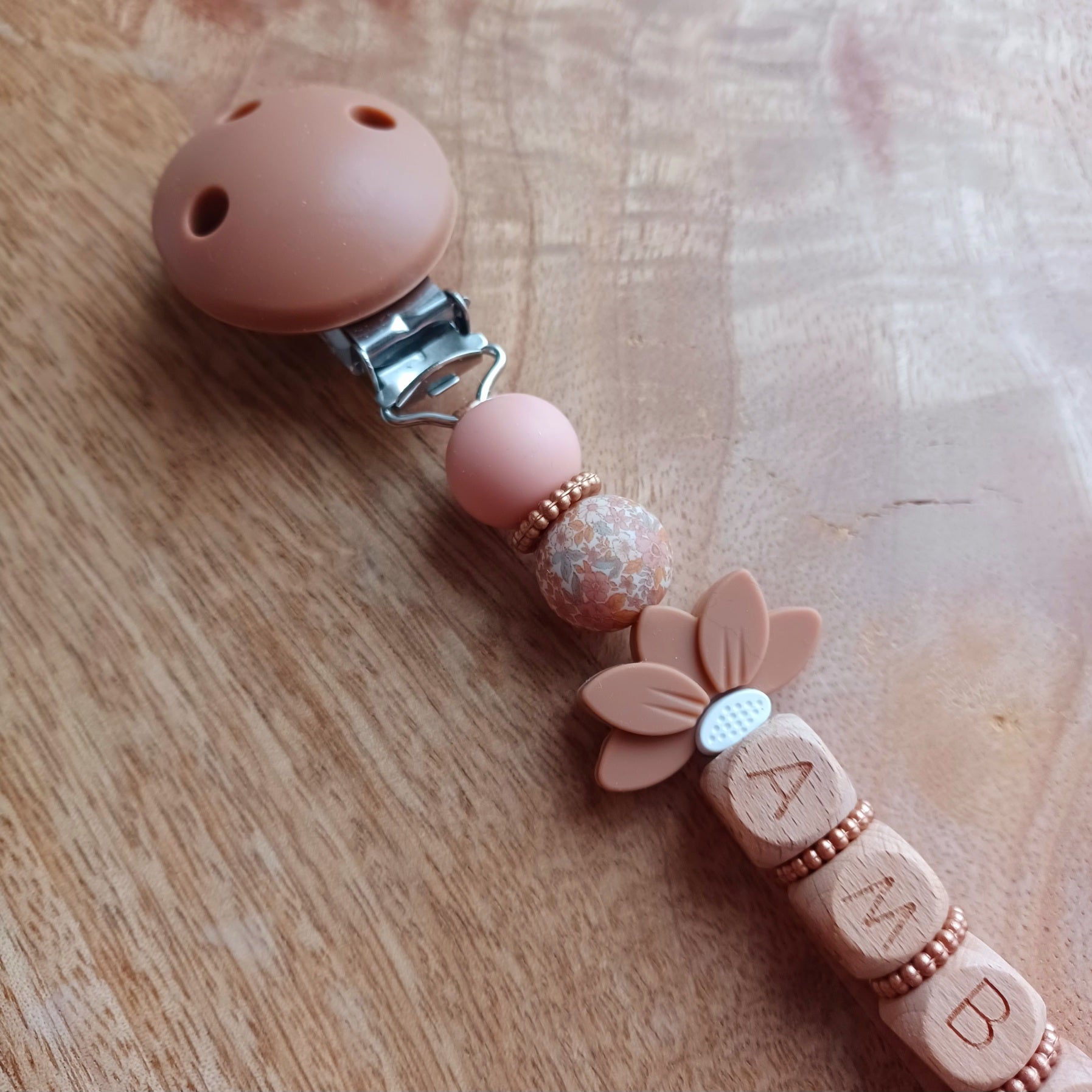 Attache tétine silicone, choco, Fleurs Liberty